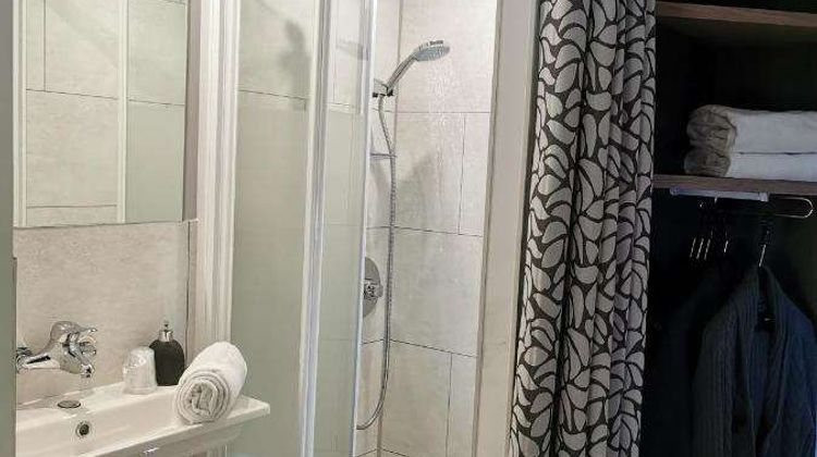 A & H Privilege Hotel Room
