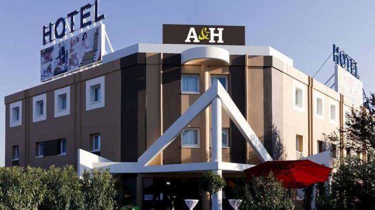 A & H Privilege Hotel Exterior