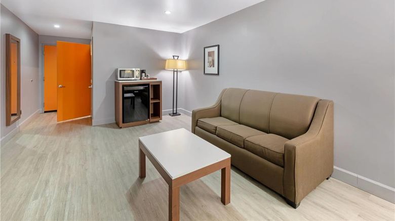 <b>BLVD Hotel & Studios Universal-Hollywood Suite</b>. Images powered by <a href="https://iceportal.shijigroup.com/" title="IcePortal" target="_blank">IcePortal</a>.