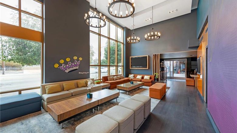 <b>BLVD Hotel & Studios Universal-Hollywood Lobby</b>. Images powered by <a href="https://iceportal.shijigroup.com/" title="IcePortal" target="_blank">IcePortal</a>.