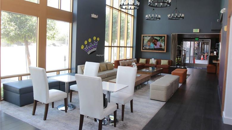 <b>BLVD Hotel & Studios Universal-Hollywood Lobby</b>. Images powered by <a href="https://iceportal.shijigroup.com/" title="IcePortal" target="_blank">IcePortal</a>.