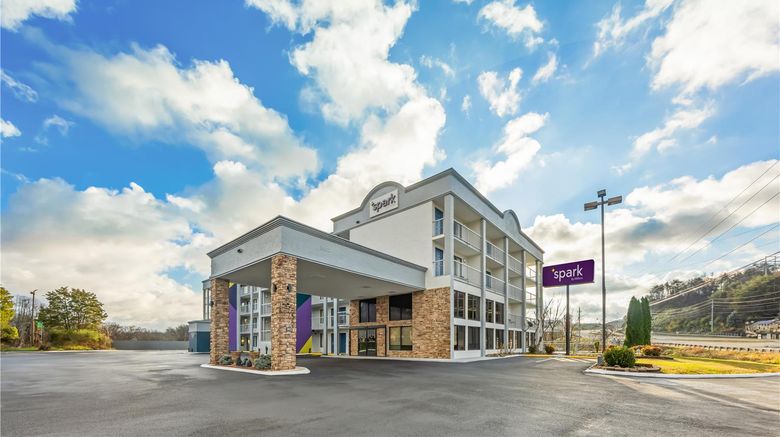 <b>Spark by Hilton Kodak Exterior</b>. Images powered by <a href="https://iceportal.shijigroup.com/" title="IcePortal" target="_blank">IcePortal</a>.