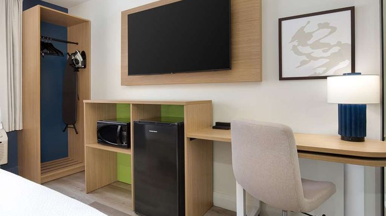 <b>Spark by Hilton Brockville Room</b>. Images powered by <a href="https://iceportal.shijigroup.com/" title="IcePortal" target="_blank">IcePortal</a>.