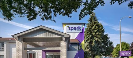 Spark by Hilton Brockville Exterior