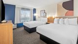 Spark by Hilton Bettendorf Quad Cities Room