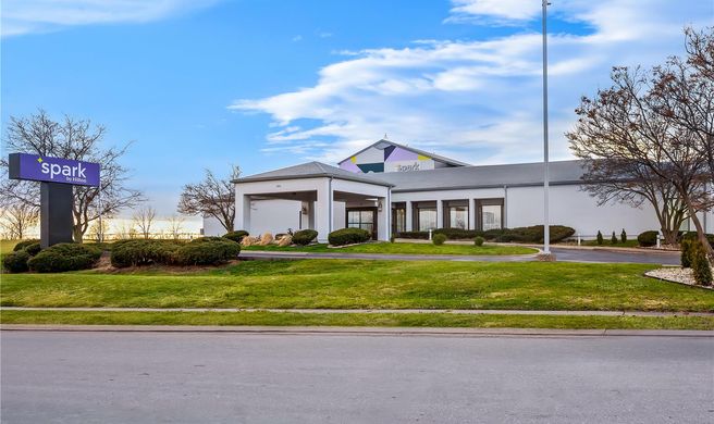 Spark by Hilton Bettendorf Quad Cities Exterior