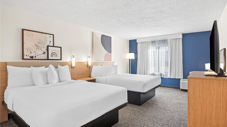 Spark by Hilton Bettendorf Quad Cities Room