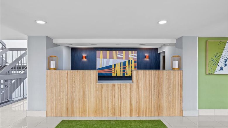 <b>Spark by Hilton Des Plaines Chicago Lobby</b>. Images powered by <a href="https://iceportal.shijigroup.com/" title="IcePortal" target="_blank">IcePortal</a>.