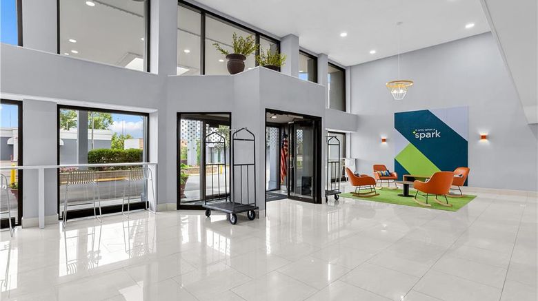 <b>Spark by Hilton Des Plaines Chicago Lobby</b>. Images powered by <a href="https://iceportal.shijigroup.com/" title="IcePortal" target="_blank">IcePortal</a>.