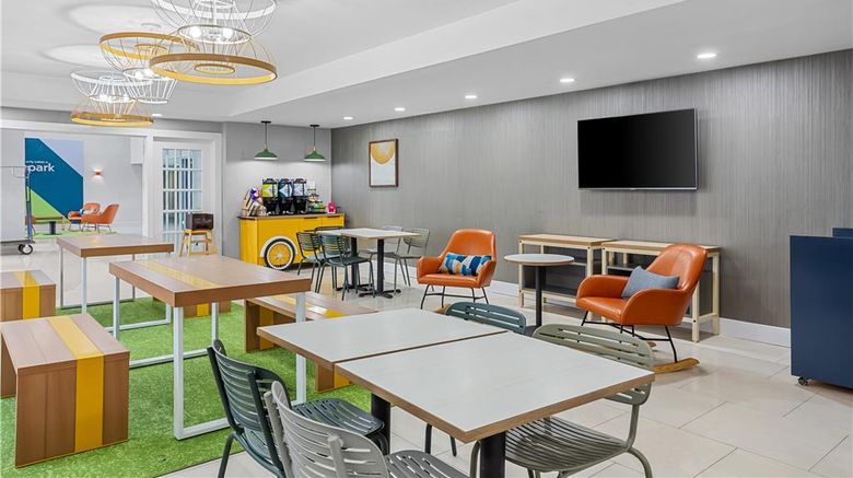 <b>Spark by Hilton Des Plaines Chicago Restaurant</b>. Images powered by <a href="https://iceportal.shijigroup.com/" title="IcePortal" target="_blank">IcePortal</a>.