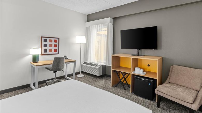 <b>Spark by Hilton Des Plaines Chicago Room</b>. Images powered by <a href="https://iceportal.shijigroup.com/" title="IcePortal" target="_blank">IcePortal</a>.