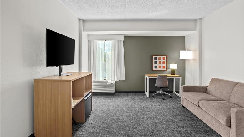 <b>Spark by Hilton Des Plaines Chicago Room</b>. Images powered by <a href="https://iceportal.shijigroup.com/" title="IcePortal" target="_blank">IcePortal</a>.
