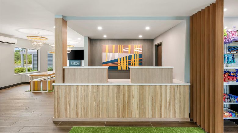 <b>Casco Bay Inn Lobby</b>. Images powered by <a href="https://iceportal.shijigroup.com/" title="IcePortal" target="_blank">IcePortal</a>.