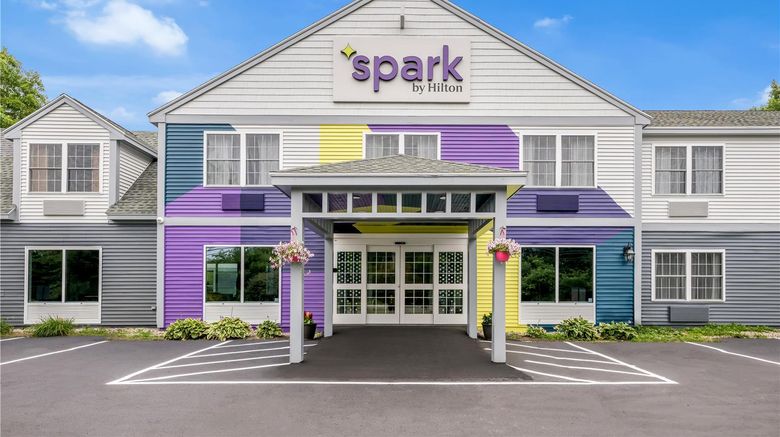 Casco Bay Inn Exterior. Images powered by <a href="https://iceportal.shijigroup.com" target="_blank" rel="noopener">Ice Portal</a>.