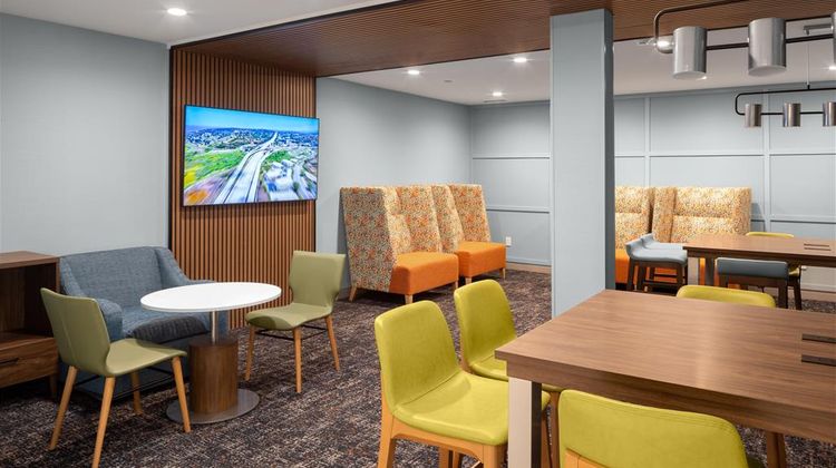 Hampton Inn & Suites San Diego SeaWorld Lobby