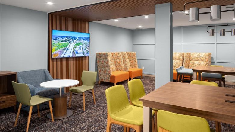 <b>Hampton Inn & Suites San Diego SeaWorld Lobby</b>. Images powered by <a href="https://iceportal.shijigroup.com/" title="IcePortal" target="_blank">IcePortal</a>.