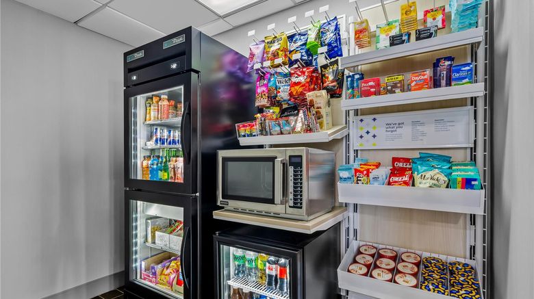<b>Spark by Hilton Lynchburg Restaurant</b>. Images powered by <a href="https://iceportal.shijigroup.com/" title="IcePortal" target="_blank">IcePortal</a>.