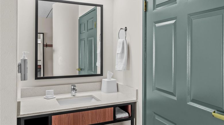 <b>Spark by Hilton Lynchburg Room</b>. Images powered by <a href="https://iceportal.shijigroup.com/" title="IcePortal" target="_blank">IcePortal</a>.
