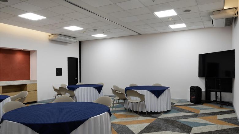 <b>Hilton Garden Inn Mexico City Polanco Meeting</b>. Images powered by <a href="https://iceportal.shijigroup.com/" title="IcePortal" target="_blank">IcePortal</a>.