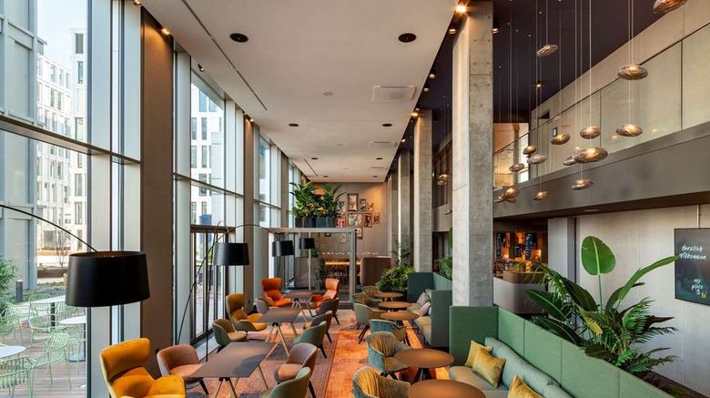 <b>b'mine Frankfurt Airport Lobby</b>. Images powered by <a href="https://iceportal.shijigroup.com/" title="IcePortal" target="_blank">IcePortal</a>.