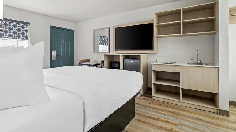 <b>Rodeway Inn Suite</b>. Images powered by <a href="https://iceportal.shijigroup.com/" title="IcePortal" target="_blank">IcePortal</a>.