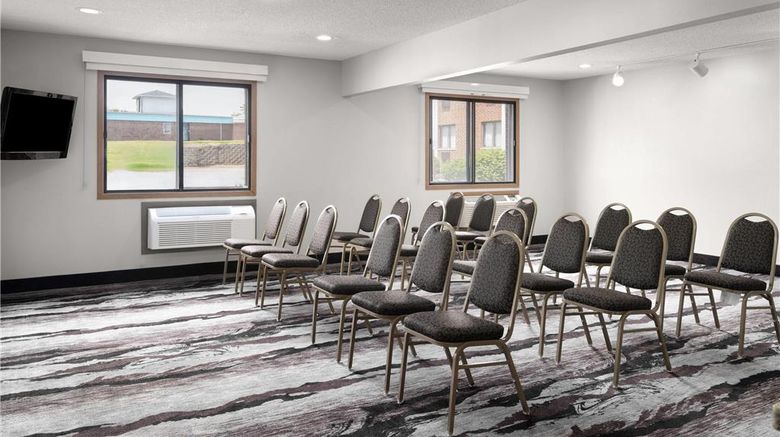 <b>Ramada by Wyndham Cedar Rapids South Meeting</b>. Images powered by <a href="https://iceportal.shijigroup.com/" title="IcePortal" target="_blank">IcePortal</a>.