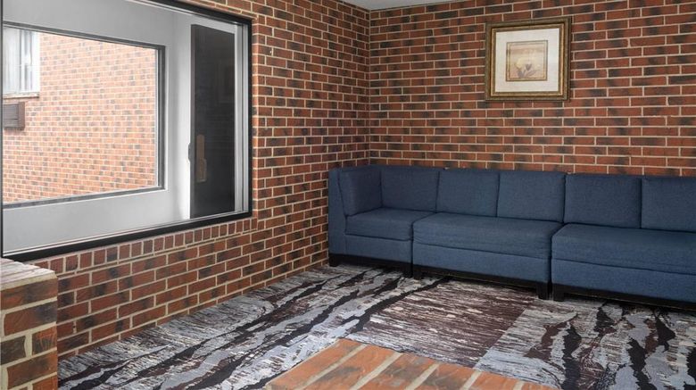 <b>Ramada by Wyndham Cedar Rapids South Lobby</b>. Images powered by <a href="https://iceportal.shijigroup.com/" title="IcePortal" target="_blank">IcePortal</a>.
