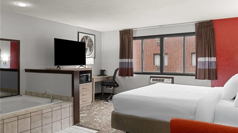 <b>Ramada by Wyndham Cedar Rapids South Suite</b>. Images powered by <a href="https://iceportal.shijigroup.com/" title="IcePortal" target="_blank">IcePortal</a>.
