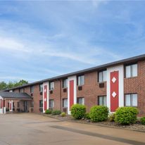 Ramada by Wyndham Cedar Rapids South