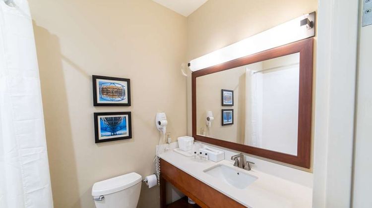 Sonesta Essential Hotels Baton Rouge Room