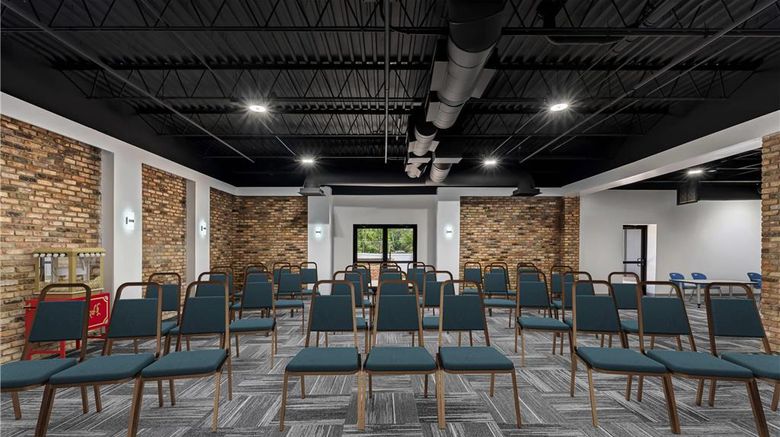 <b>Quality Inn & Suites I-75 Meeting</b>. Images powered by <a href="https://iceportal.shijigroup.com/" title="IcePortal" target="_blank">IcePortal</a>.