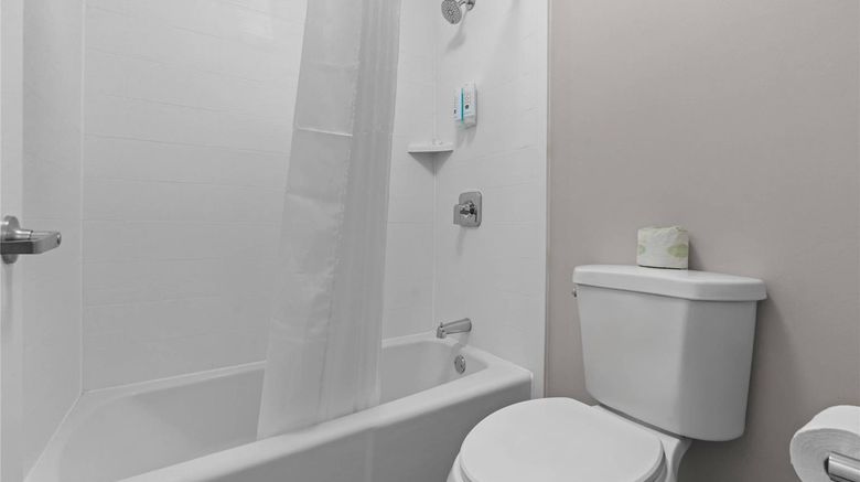<b>Quality Inn & Suites I-75 Room</b>. Images powered by <a href="https://iceportal.shijigroup.com/" title="IcePortal" target="_blank">IcePortal</a>.