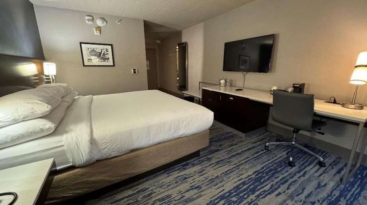 Skyline Hotel Detroit Airport, SureStay Room