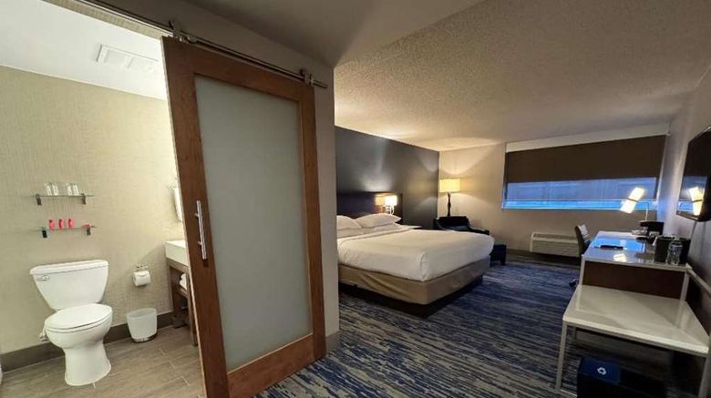 <b>Skyline Hotel Detroit Airport, SureStay Room</b>. Images powered by <a href="https://iceportal.shijigroup.com/" title="IcePortal" target="_blank">IcePortal</a>.