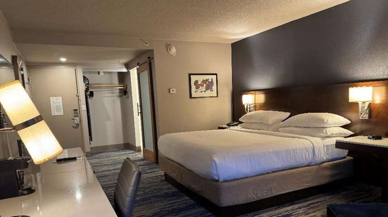 <b>Skyline Hotel Detroit Airport, SureStay Room</b>. Images powered by <a href="https://iceportal.shijigroup.com/" title="IcePortal" target="_blank">IcePortal</a>.