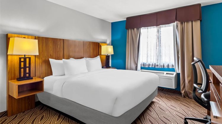Quality Inn & Suites Suite