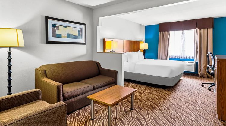 Quality Inn & Suites Suite