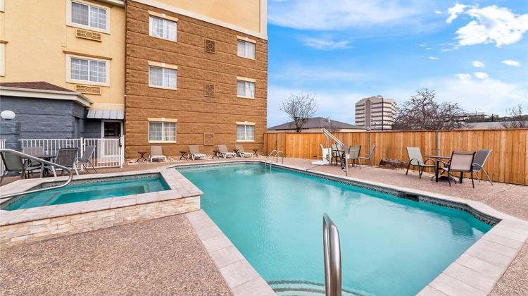 Quality Inn & Suites Pool