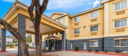Quality Inn & Suites Exterior