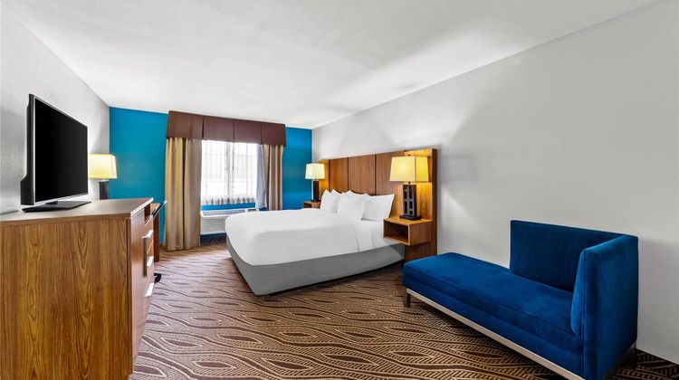 Quality Inn & Suites Room