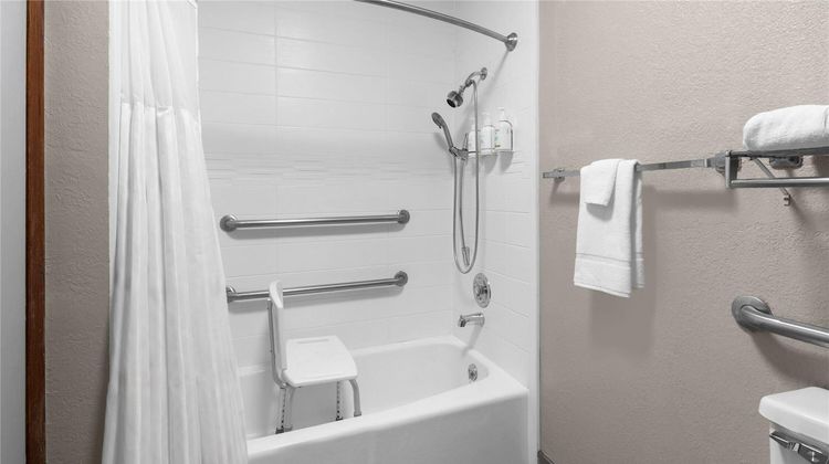 AmericInn by Wyndham Appleton Downtown Room