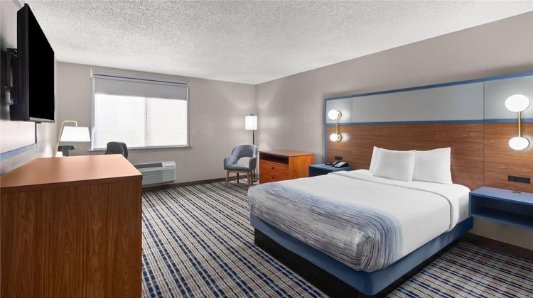 AmericInn by Wyndham Appleton Downtown Room
