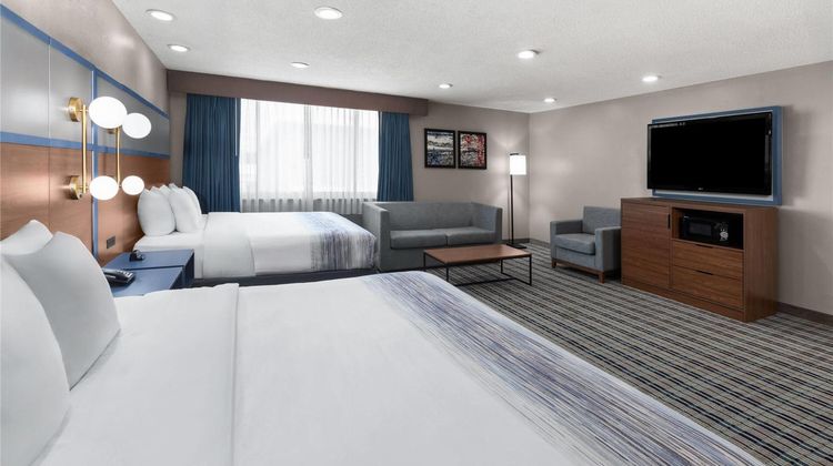 AmericInn by Wyndham Appleton Downtown Suite