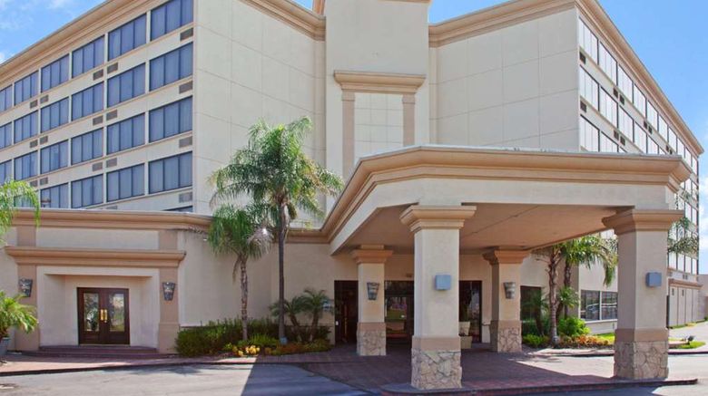 <b>Wyndham Houston Hobby Airport Exterior</b>. Images powered by <a href="https://iceportal.shijigroup.com/" title="IcePortal" target="_blank">IcePortal</a>.