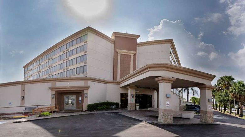 <b>Wyndham Houston Hobby Airport Exterior</b>. Images powered by <a href="https://iceportal.shijigroup.com/" title="IcePortal" target="_blank">IcePortal</a>.