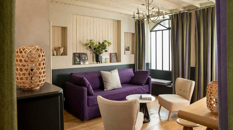 <b>Hotel Elysees Regencia Suite</b>. Images powered by <a href="https://iceportal.shijigroup.com/" title="IcePortal" target="_blank">IcePortal</a>.