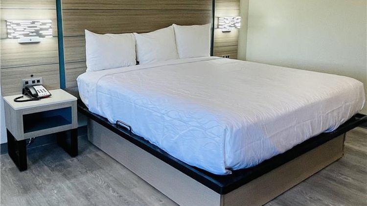 Sonesta Essential Hotels North Houston Room
