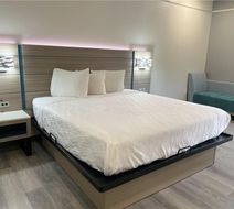 Sonesta Essential Hotels North Houston Room