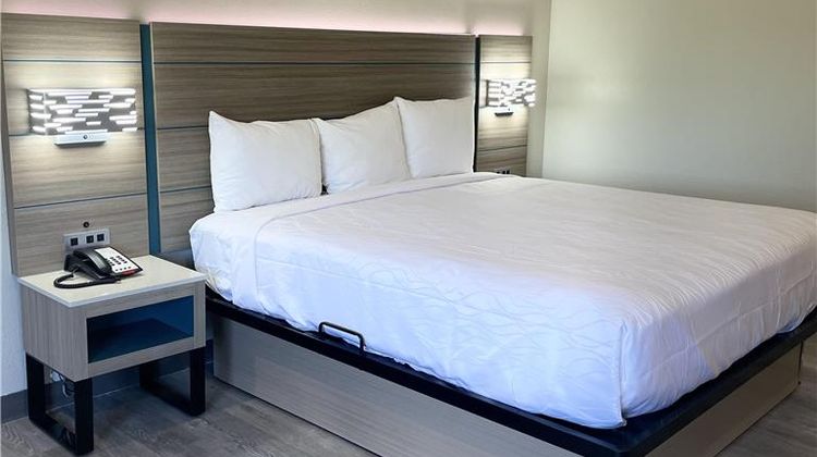 Sonesta Essential Hotels North Houston Room