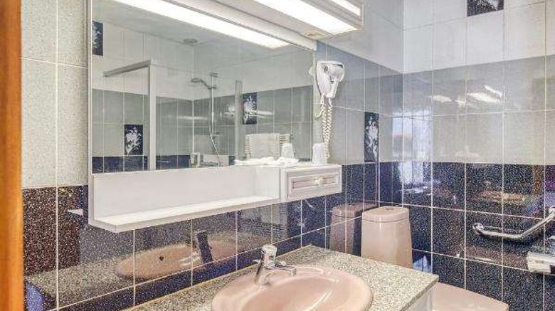 <b>Hotel des Deux Moulins Room</b>. Images powered by <a href="https://iceportal.shijigroup.com/" title="IcePortal" target="_blank">IcePortal</a>.